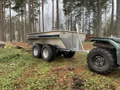 Avestavagnen HD Utility Trailer Høg vogn med dumperflak og terrenghjul